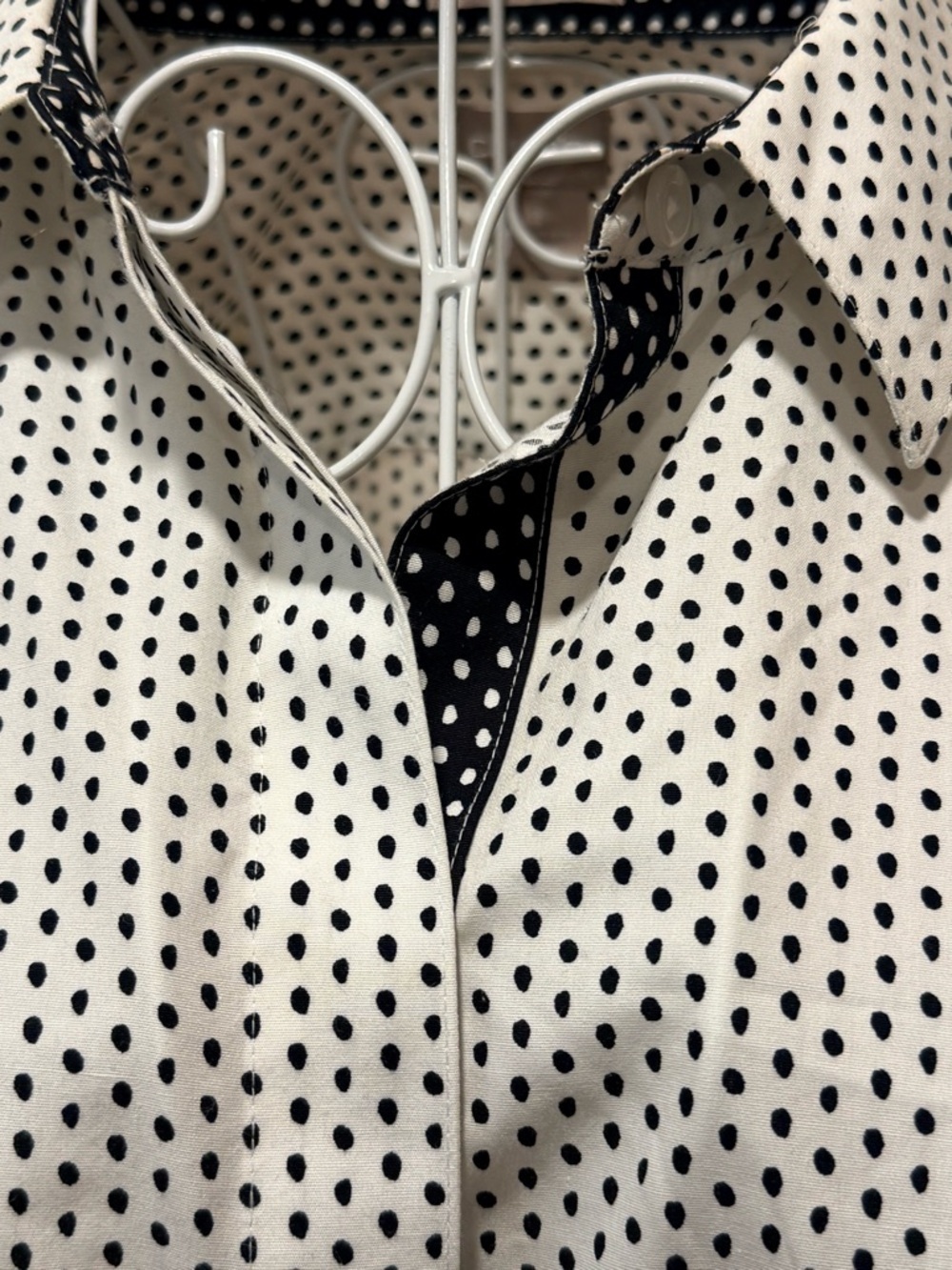 Chico's Polka Dot Spring Blouse White Black 3/4 Sleeve No-Iron Size 1 (US 8/10) - Picture 4 of 8